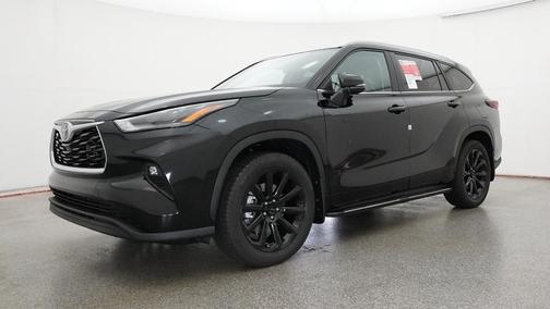 Midnight Black Metallic 2026 Toyota Highlander XLE