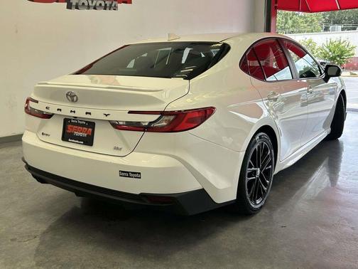 Ice Cap 2025 Toyota Camry SE