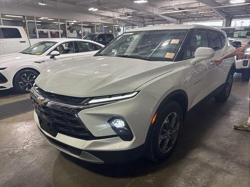 Summit White 2025 Chevrolet Blazer 2LT