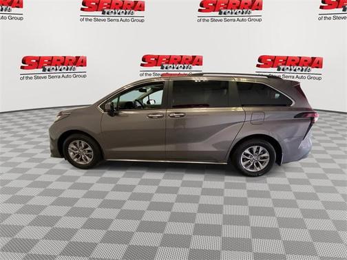 2022 Toyota Sienna XLE 8 Passenger