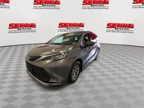 2022 Toyota Sienna XLE 8 Passenger