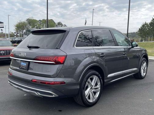 Samurai Gray Metallic 2024 Audi Q7 55 Premium Plus