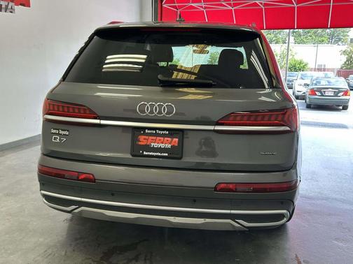 Samurai Gray Metallic 2024 Audi Q7 55 Premium Plus