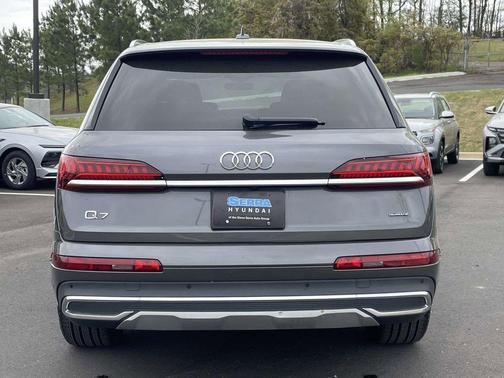 Samurai Gray Metallic 2024 Audi Q7 55 Premium Plus