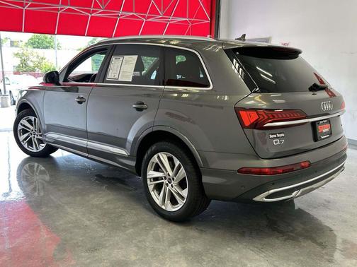Samurai Gray Metallic 2024 Audi Q7 55 Premium Plus