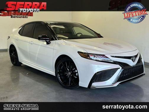 Wind Chill Pearl/Midnight Black Metallic 2024 Toyota Camry XSE