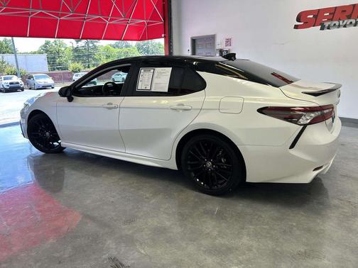 Wind Chill Pearl/Midnight Black Metallic 2024 Toyota Camry XSE