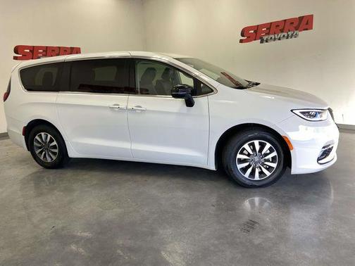 2024 Chrysler Pacifica Hybrid Select