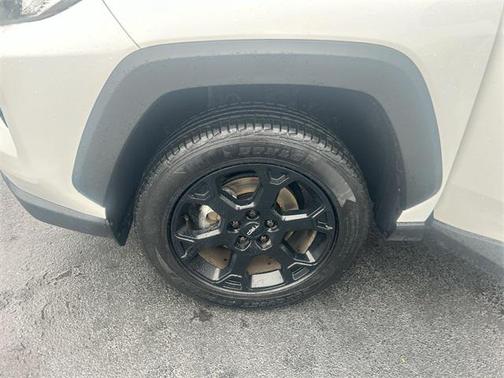 2021 Toyota RAV4 SE