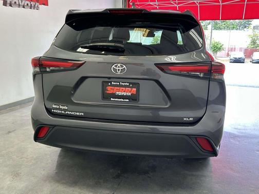 Magnetic Gray Metallic 2024 Toyota Highlander XLE