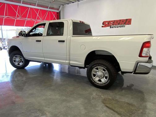 2022 RAM 2500 Tradesman Crew Cab 4x4 6'4' Box