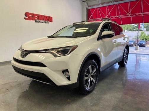 Photo 3 of 25 of 2018 Toyota RAV4 XLE