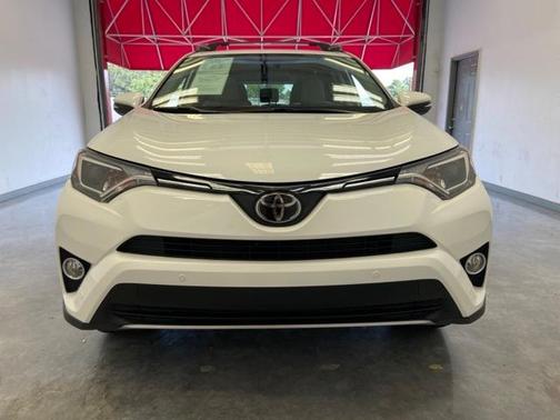 Photo 2 of 25 of 2018 Toyota RAV4 XLE