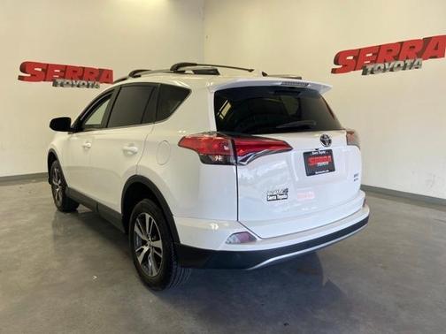 Photo 4 of 25 of 2018 Toyota RAV4 XLE