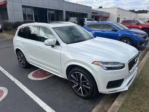 2022 Volvo XC90 T6 Momentum