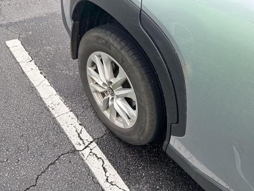 Sonic Silver 2024 Toyota Corolla Cross LE