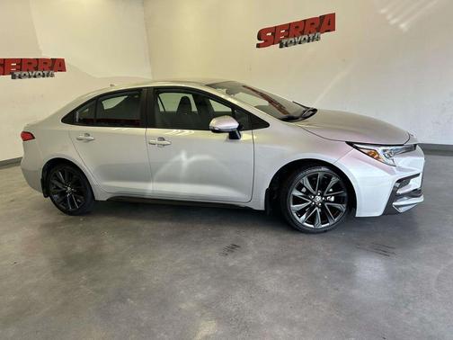 Classic Silver Metallic 2025 Toyota Corolla SE