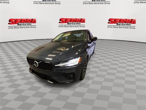 2022 Volvo S60 T5 Momentum