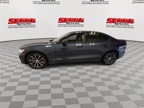 2022 Volvo S60 T5 Momentum