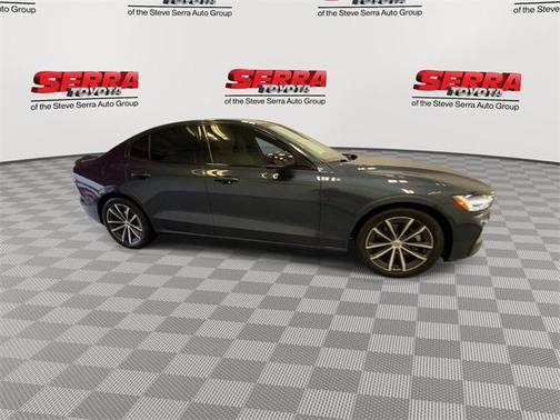 2022 Volvo S60 T5 Momentum