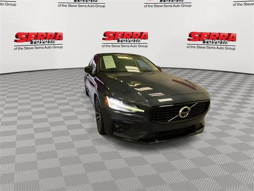 2022 Volvo S60 T5 Momentum