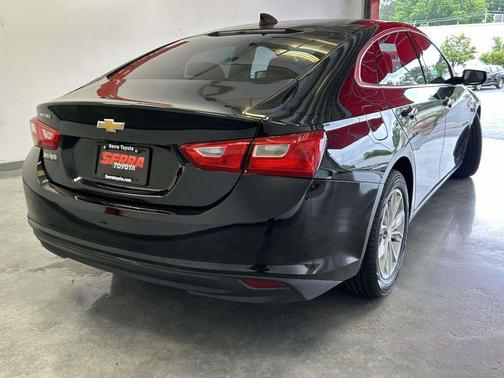 Mosaic Black Metallic 2022 Chevrolet Malibu 1LS