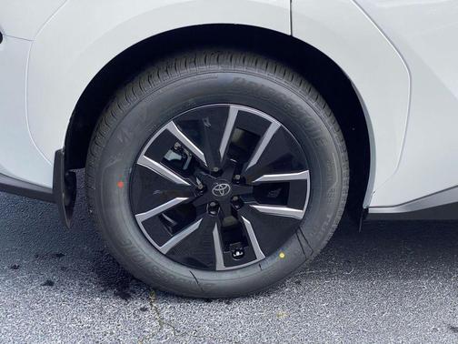 Wind Chill Pearl 2026 Toyota bZ XLE
