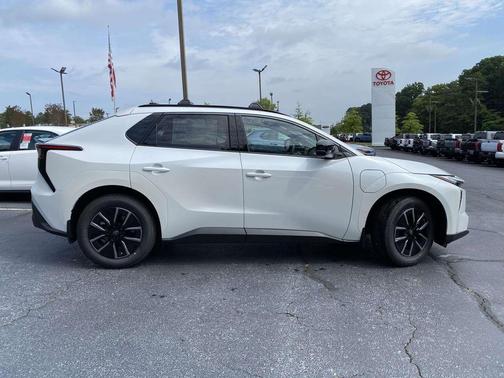 Wind Chill Pearl 2026 Toyota bZ XLE