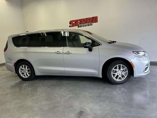 Silver Mist Clearcoat 2024 Chrysler Pacifica Touring L