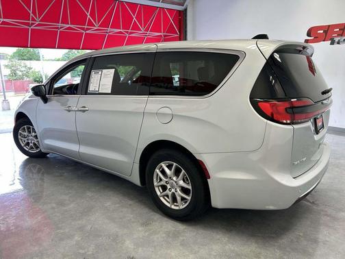 Silver Mist Clearcoat 2024 Chrysler Pacifica Touring L