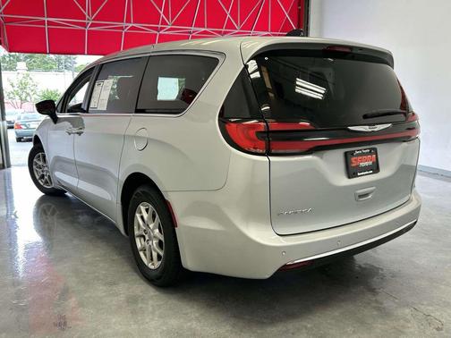 Silver Mist Clearcoat 2024 Chrysler Pacifica Touring L