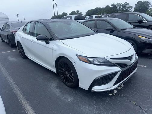 Wind Chill Pearl/Midnight Black Metallic 2024 Toyota Camry XSE