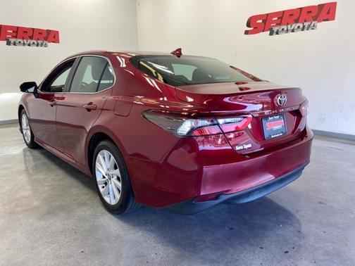 Photo 4 of 25 of 2021 Toyota Camry LE