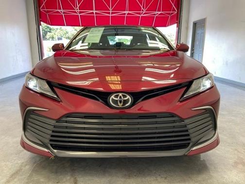 Photo 2 of 25 of 2021 Toyota Camry LE