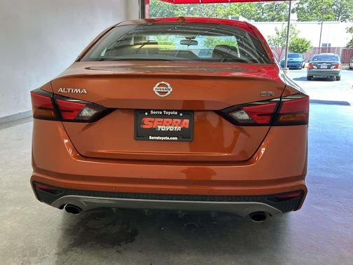 Sunset Drift Chromaflair 2020 Nissan Altima SR FWD