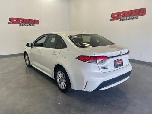 Photo 4 of 27 of 2020 Toyota Corolla LE