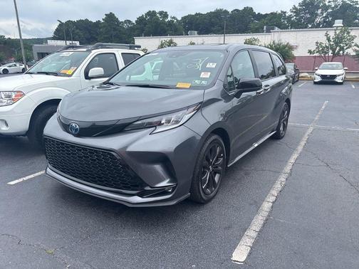 Magnetic Gray Metallic 2025 Toyota Sienna XSE 7 Passenger