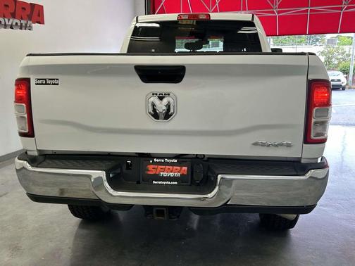Bright White Clearcoat 2024 RAM 2500 Big Horn Crew Cab 4x4 6'4' Box