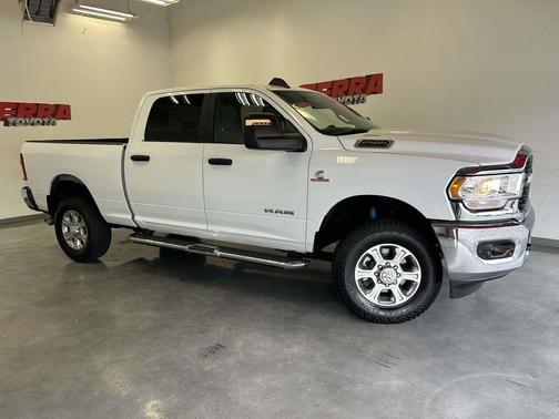 Bright White Clearcoat 2024 RAM 2500 Big Horn Crew Cab 4x4 6'4' Box
