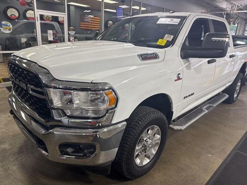 Bright White Clearcoat 2024 RAM 2500 Big Horn Crew Cab 4x4 6'4' Box