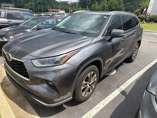 Magnetic Gray Metallic 2021 Toyota Highlander XLE