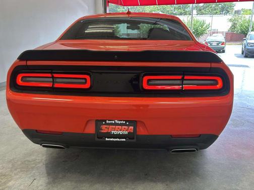 Go Mango 2022 Dodge Challenger SXT