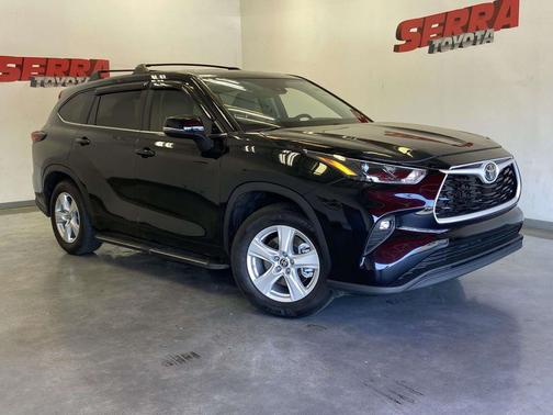 Midnight Black Metallic 2024 Toyota Highlander LE