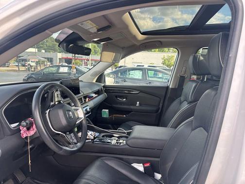 Platinum White Pearl 2023 Honda Pilot AWD Elite