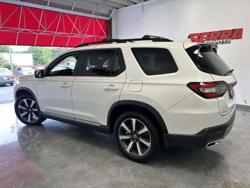 Platinum White Pearl 2023 Honda Pilot AWD Elite