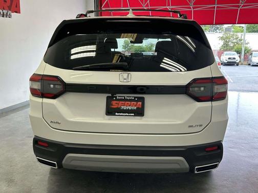 Platinum White Pearl 2023 Honda Pilot AWD Elite