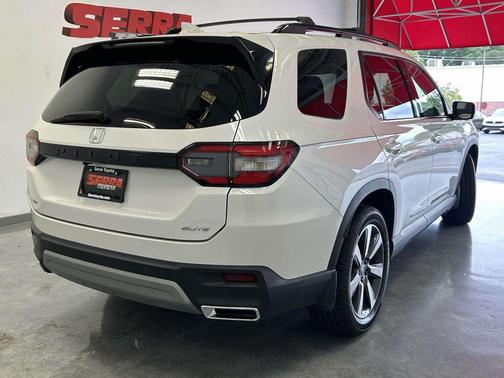Platinum White Pearl 2023 Honda Pilot AWD Elite