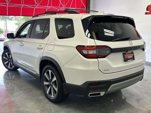 Platinum White Pearl 2023 Honda Pilot AWD Elite