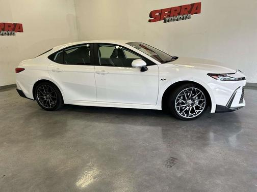 Ice Cap 2025 Toyota Camry SE
