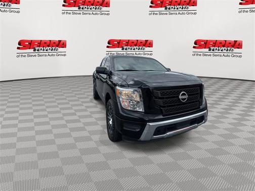 2023 Nissan Titan SV